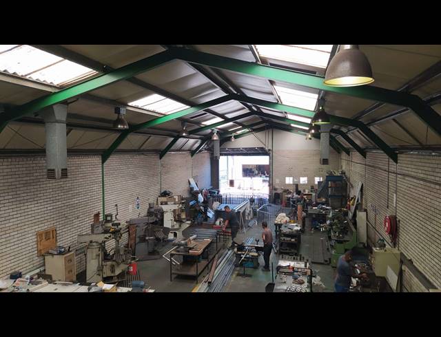 300M² WAREHOUSE TO LET IN EPPING INDUSTRIAL